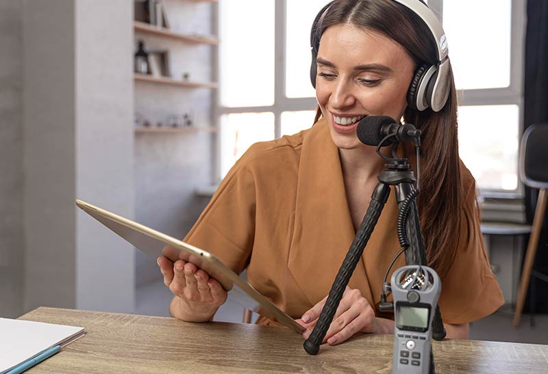 customer support agent providing professional voice assistance